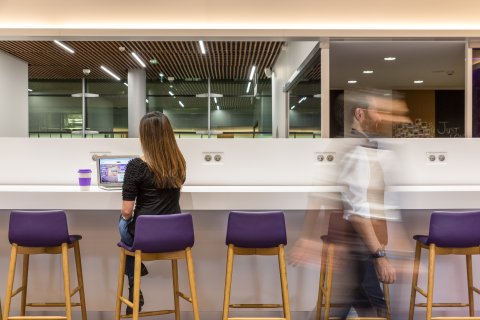 YOTELAIR Paris Charles de Gaulle - Club Lounge charging stations